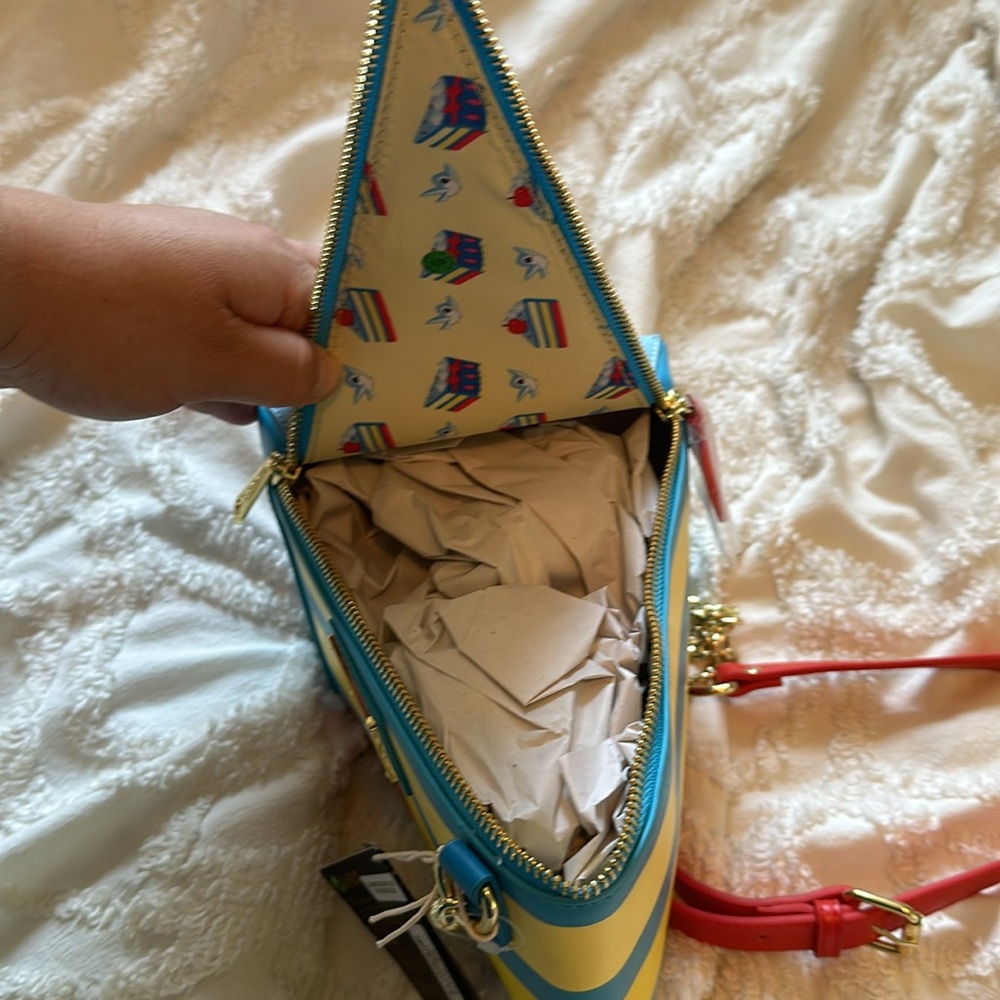 BNWT Loungefly Disney Snow White Cake Slice purse - Picture 5 of 6